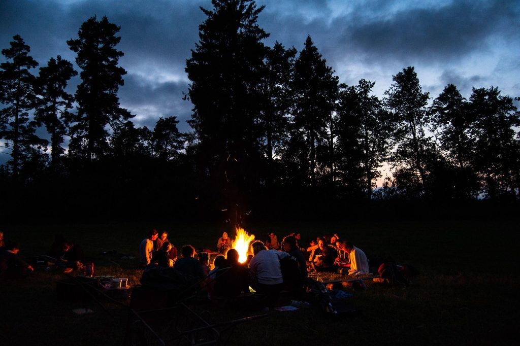 arcane-survival-and-outdoors-campfire-people2
